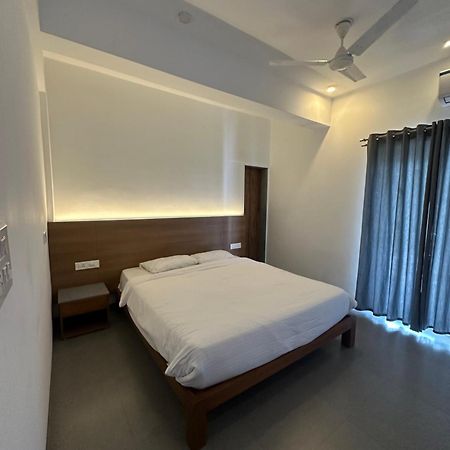 Ziba Beach Morjim Exterior photo