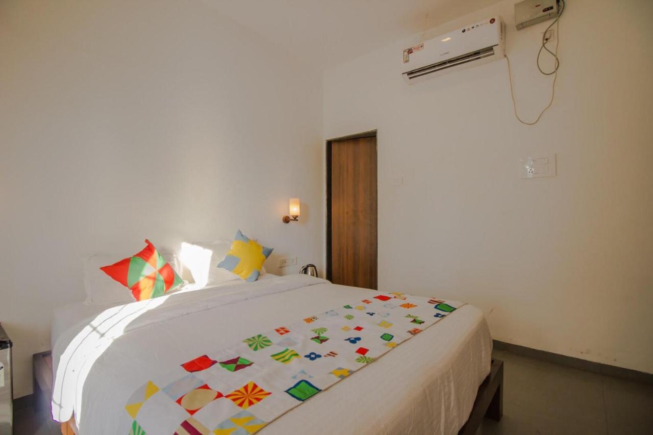 Ziba Beach Morjim Exterior photo
