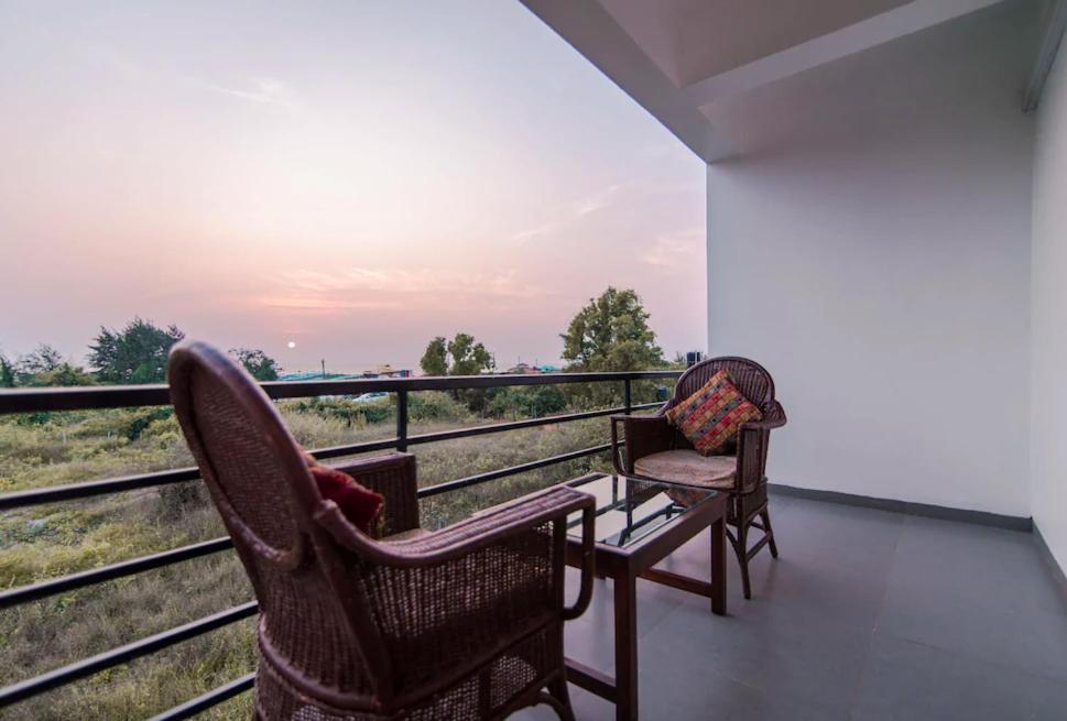 Ziba Beach Morjim Exterior photo