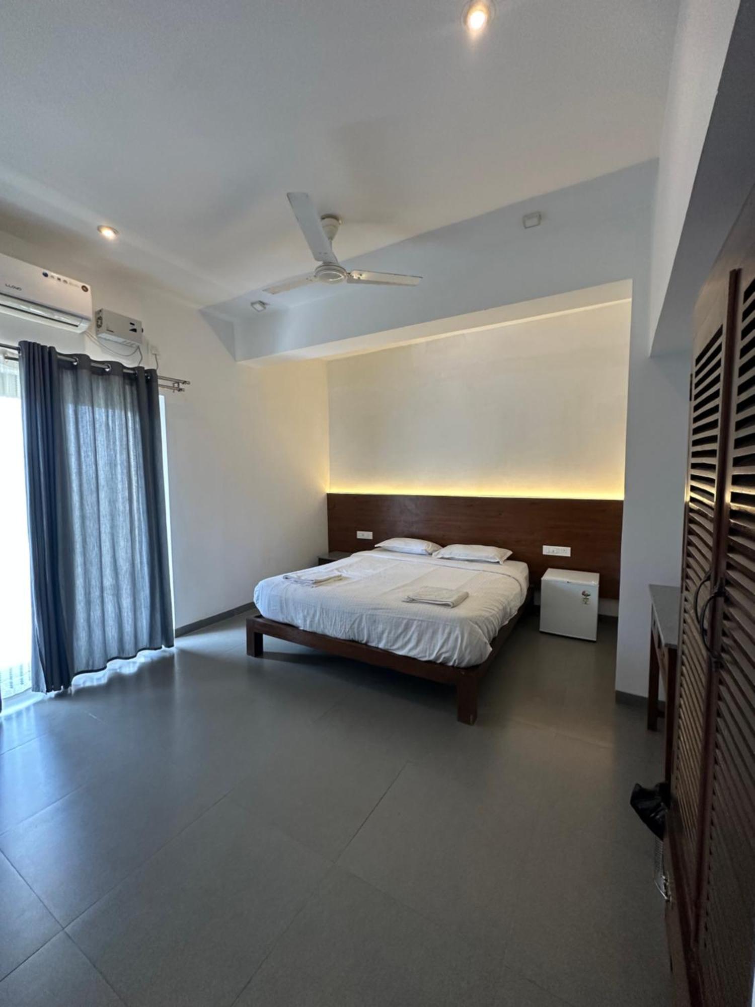 Ziba Beach Morjim Exterior photo